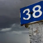 На трасі стоїть знак, який рятує життя: чому більшість водіїв його ігнорують