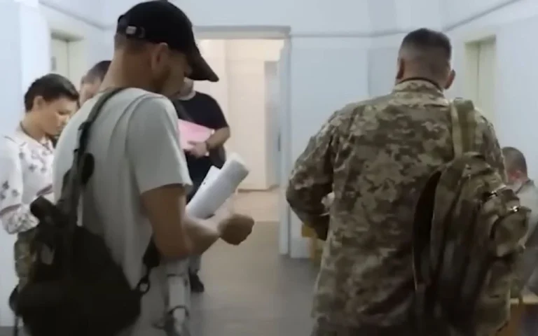 Чоловікам із бронюванням почали надходити повістки: у ТЦК назвали причину