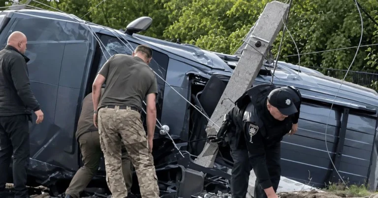 На Волині чоловік підрізав бус ТЦК і влаштував ДТП: четверо військових постраждали